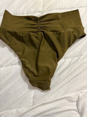 High-Waist Ruched Bikini Bottoms - Olive